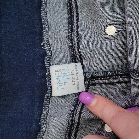 Shorts - Picture 2 of 3